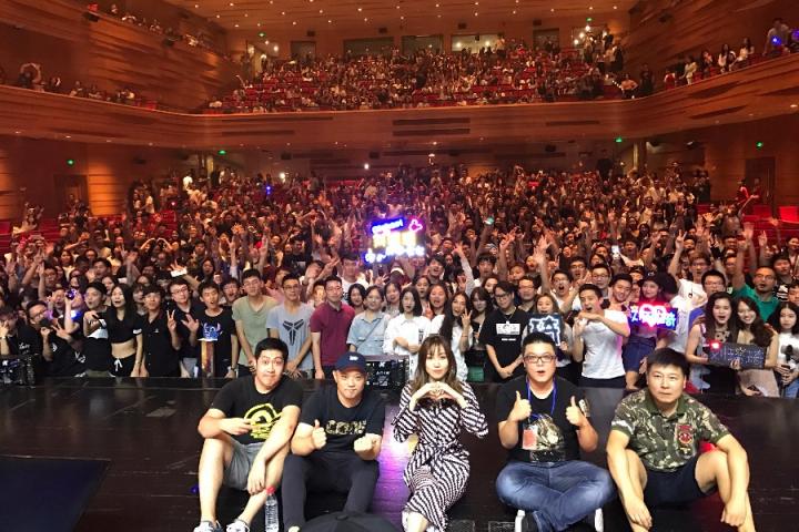 刘瑞琦2017年全国巡演参半，带伤上阵真诚温暖