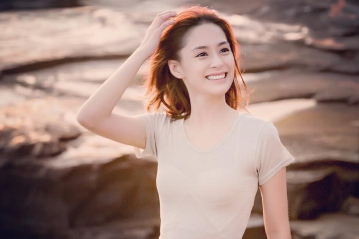 阿娇晒与男朋友合照，光棍节大撒狗粮