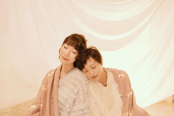 阿肆&郭采洁《世界上的另一个我》MV上线，闺蜜情谊甜炸歌迷