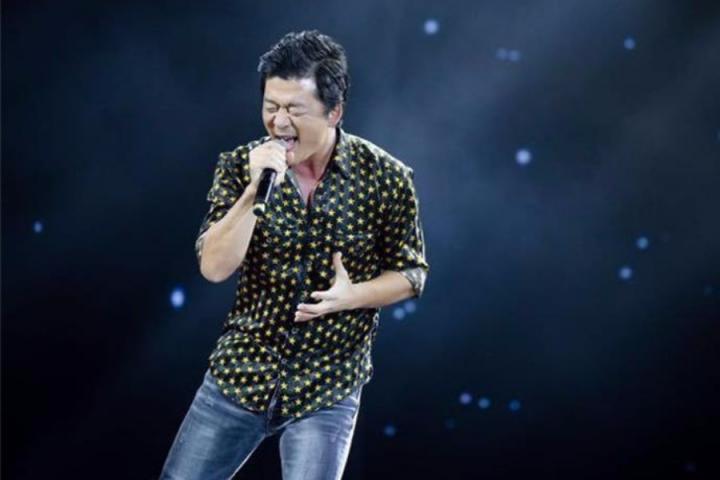 秦勇新单《为爱寻找》上线，嗓音依然打动人心