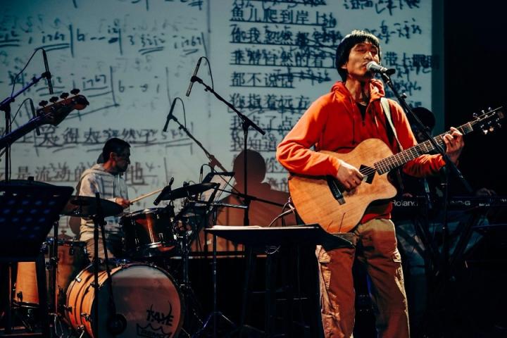 万晓利接受南方都市报专访：与音乐相处是越来越轻松的互动