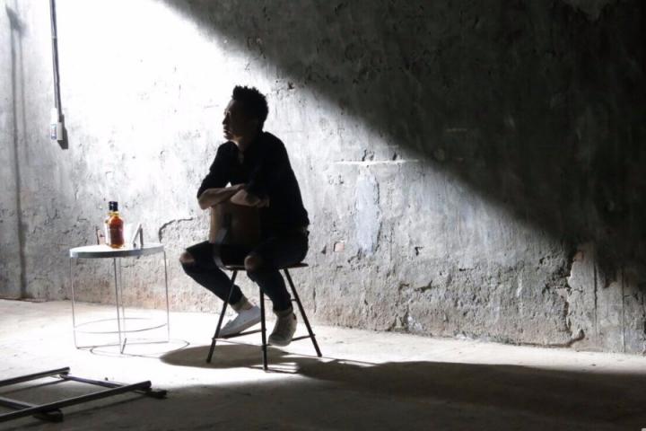 庾澄庆新专辑第二波主打《猴lonely》MV上线，怀旧风演绎落寞心情