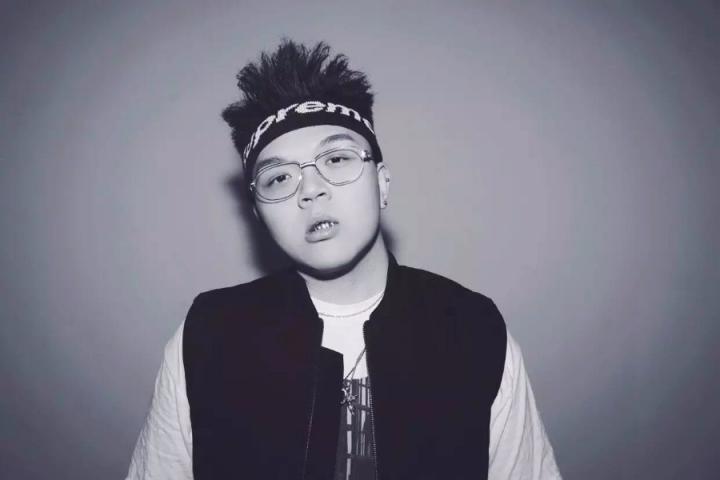 艾福杰尼化身斜杠青年，为荣威打造广告歌曲《I got my slash》上线