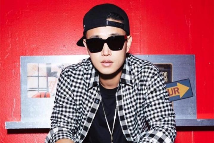 姜gary升级当爸爸，微博晒儿子脚丫照