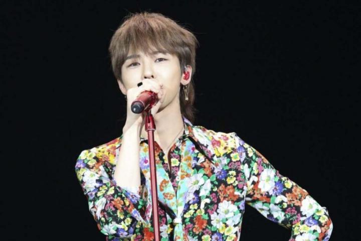 G-DRAGON换新的Q萌发型登台，令粉丝大呼“恋爱了”