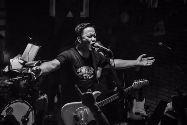 吴宁越“秋天”弹唱会，除了音乐还有理想和远方