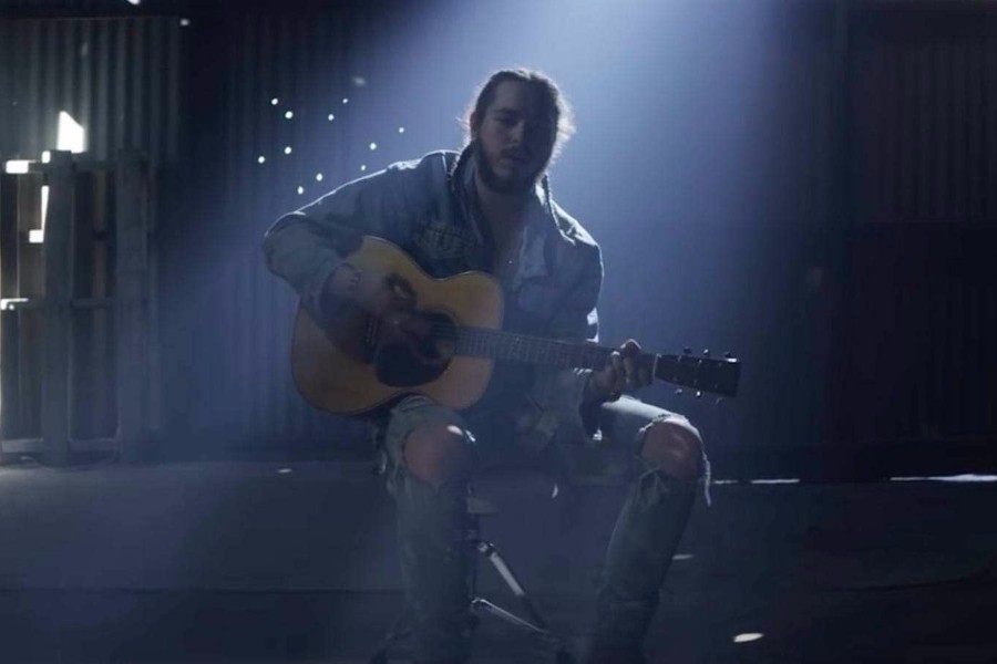 Malone联手21 Savage《Rockstar》MV公开，继续独霸榜单