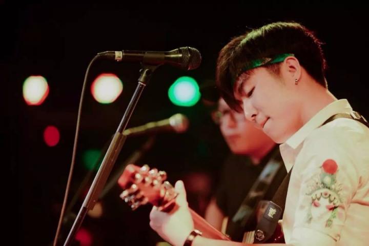 晓月老板发布新歌《春风曲》，在这个寒冷的冬天带来春天的温暖