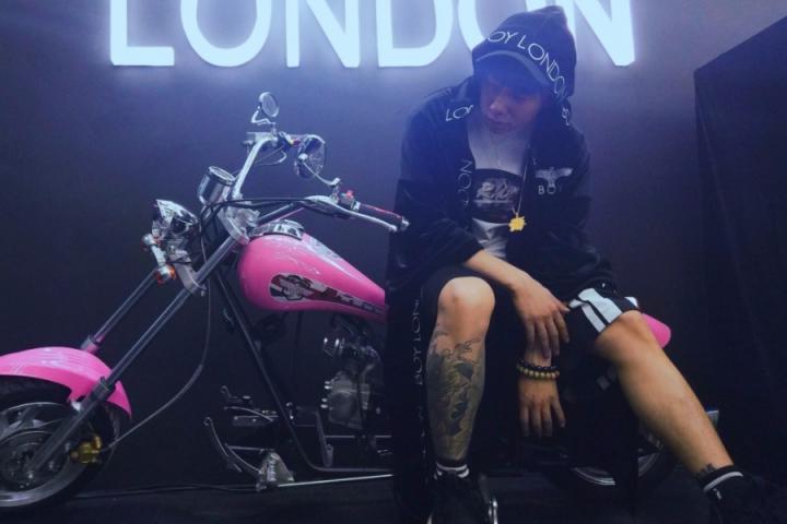 MC光光携厂牌新人发布新单MV，这样的MV多多益善