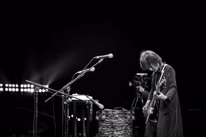 重塑联手Fujiya&Miyagi重制《AT MOSP HERE》，为你呈现注入“抖腿”活力的重塑。