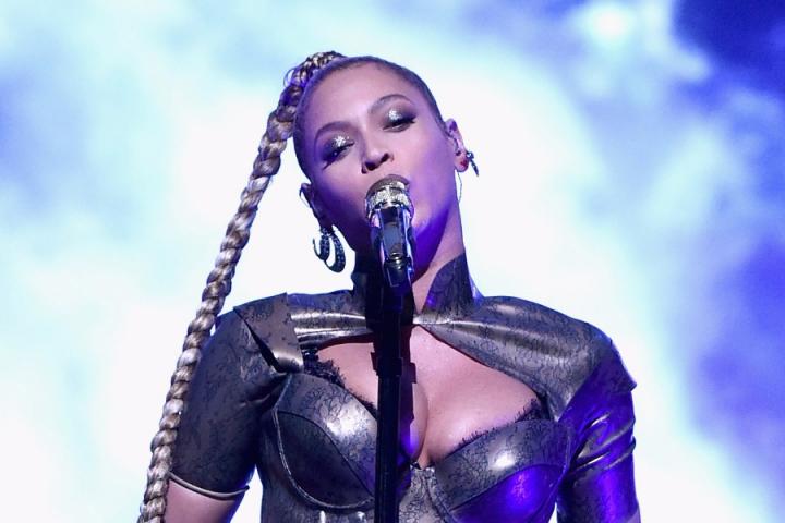 碧昂斯推出圣诞限定周边，贴心实用价格亲民