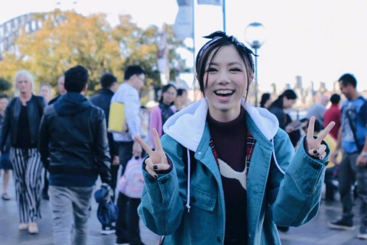 满载着香港情怀，邓紫棋全新粤语单曲《Victoria》上线