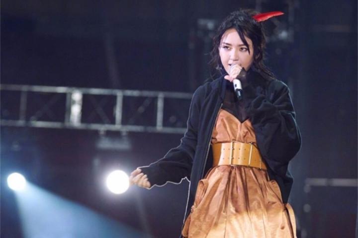 “台下拥不拥护，我照实况演出”，周笔畅《实况演出》上线