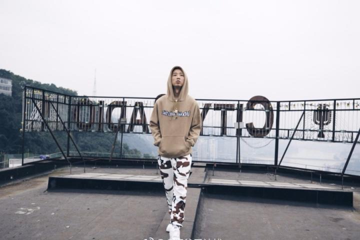 GAI《菜商卡头和车手》MV上线,首次出演分饰多角