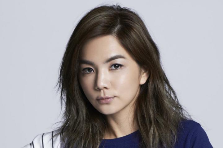 主演电影、发行EP，“劳模”Ella明年也不得闲