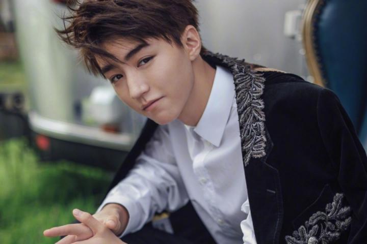 王俊凯全英发问，竟引霍金亲自解答