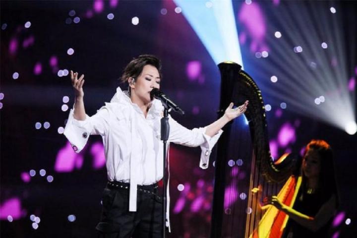 安静唱歌也能散发大魅力，林忆莲完美诠释情歌《水星记》
