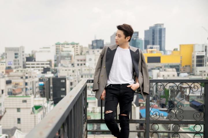 黄致列首张中文专辑即将发行，那个比心欧巴要回来了