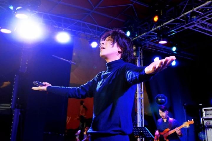 拉开回忆之幕，曹轩宾联袂金海心再创作《可惜不是你》