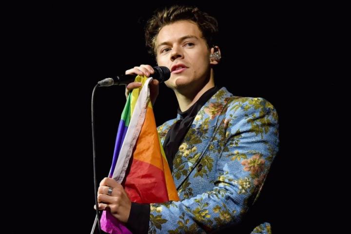 哈卷为英国《星期日泰晤士报》拍摄写真释出，霸道总裁风色气满满