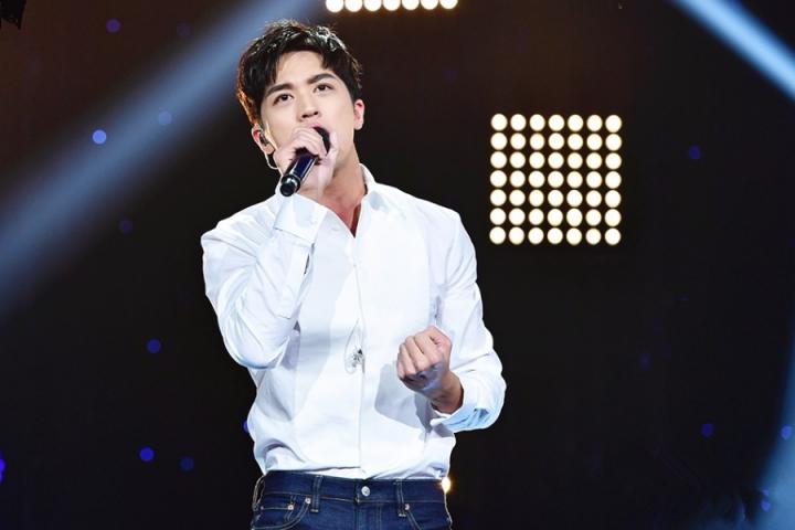 许魏洲携新歌《荣耀》登央视，夺全球中文音乐榜上榜周冠军