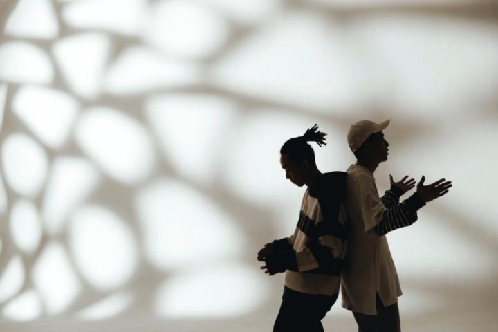 Jony J、TT新单MV上线，两代“芳华”的一次对话