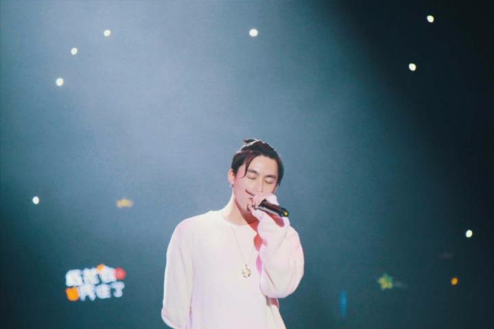 请一直做你的小孩子。红花会毕冉《Just a kid》抢先听！