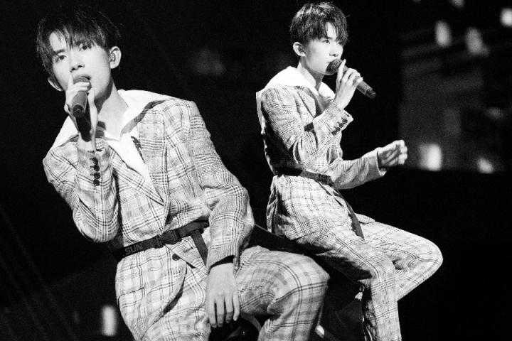 易烊千玺生日会落幕，劲歌热舞众明星送祝福