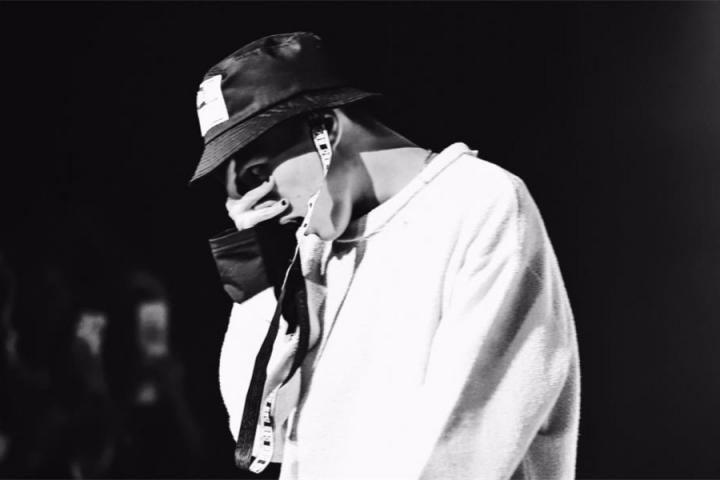 鬼卞新单《古城说书》MV上线，非此地人叙此地事