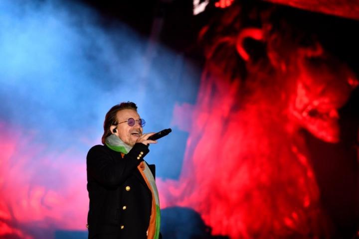 U2主唱为公益“放弃”摇滚精神，反悔永远不打高尔夫誓言