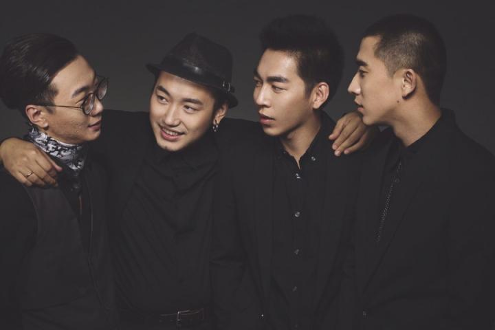 丢火车微博回复歌迷提问，解释经典歌曲缘由