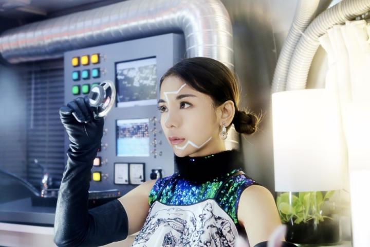 金玟岐《姗姗》MV公开，本人出境演绎怀旧风