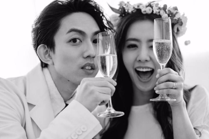 林宥嘉晒与丁文琪合照，提到去年求婚很紧张