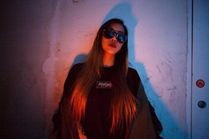 朱鸽携手AY楊佬叁在2017岁末特别献礼，将写音乐的心得体会融合在新作《4U》中