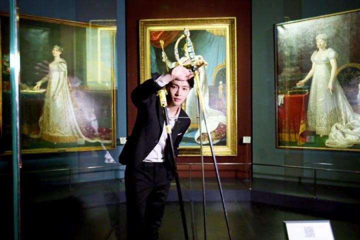 张艺兴担任网综《偶像练习生》制作人，圆自己的社长梦