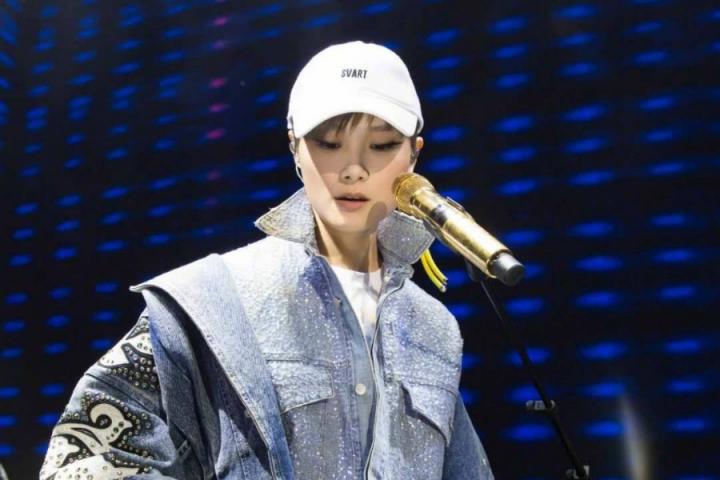 李宇春时隔四年重回微博，全新作品一曲《一趟》