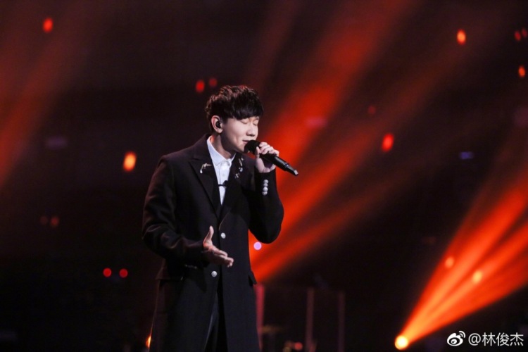 林俊杰翻唱《除了爱你还能爱谁》,字字戳心让人泪目