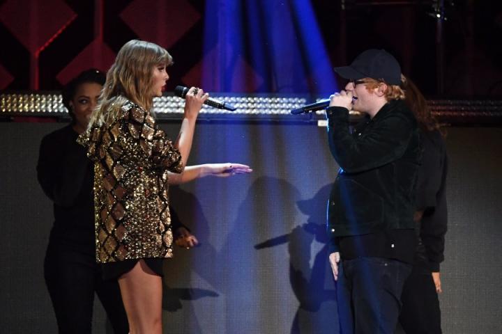 霉霉Taylor Swift黄老板Ed Sheeran同台，首唱新歌《End Game》