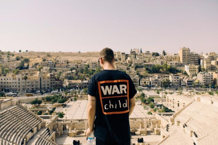 骚姆担任慈善大使，远赴伊拉克为战地儿童呼吁求助