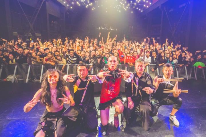 二手玫瑰十八周年“成人礼”，带着新歌沈阳跨年