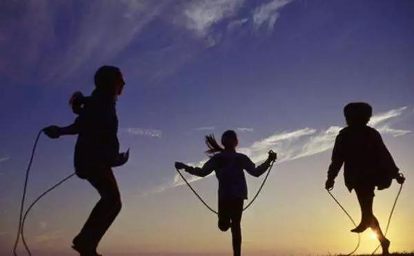 张悬13岁时写下的这首歌,被当成情歌误读10年,传遍大街小巷