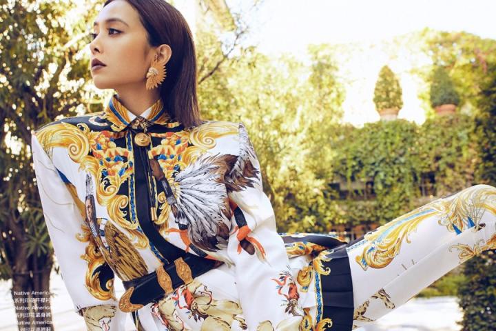 蔡依林登《红秀GRAZIA》12月刊封面，气场全开妩媚撩人