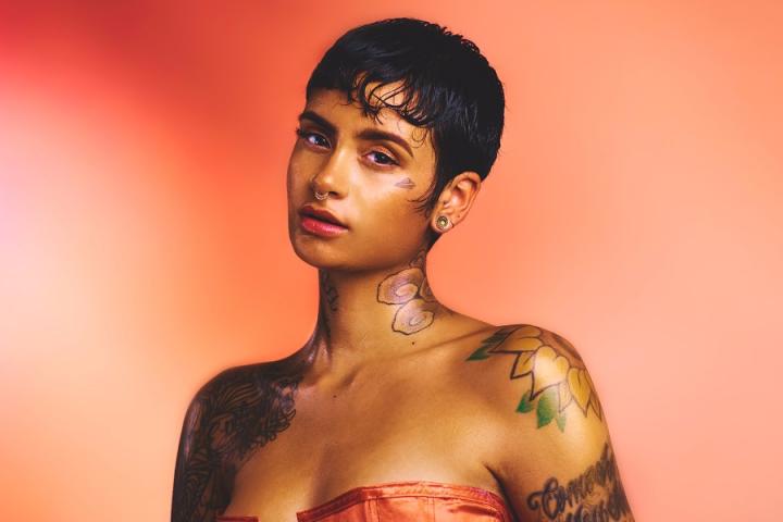 Kehlani《Honey》MV发布，与中性风搭档唱出甜蜜女孩心情