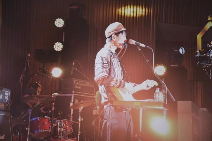 “音乐就是个没用的事” 音乐纪录片《万晓利的120个小时》上线