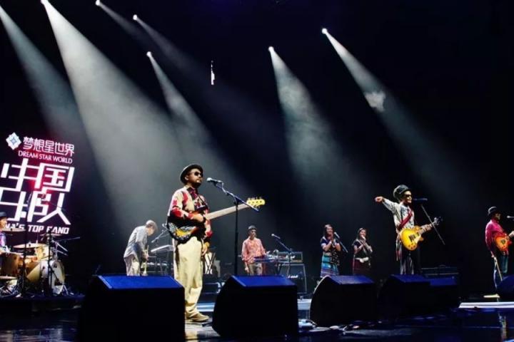 kawa乐队与谭维维合作即兴show，马飞中国乐队演绎《游戏机》