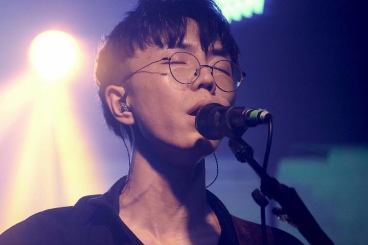 陈鸿宇2017巴士巡演纪录片上线，一直年少一直在路上