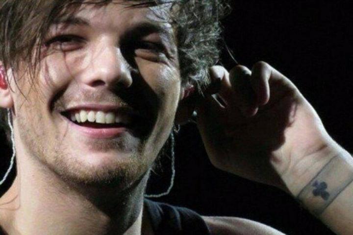 丝丝登上《SID》杂志最新一期封面，帅气依然不减当年