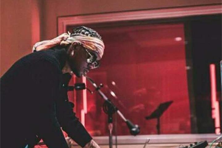 转战办公室系列，全新MV《Whatever You On》上线！