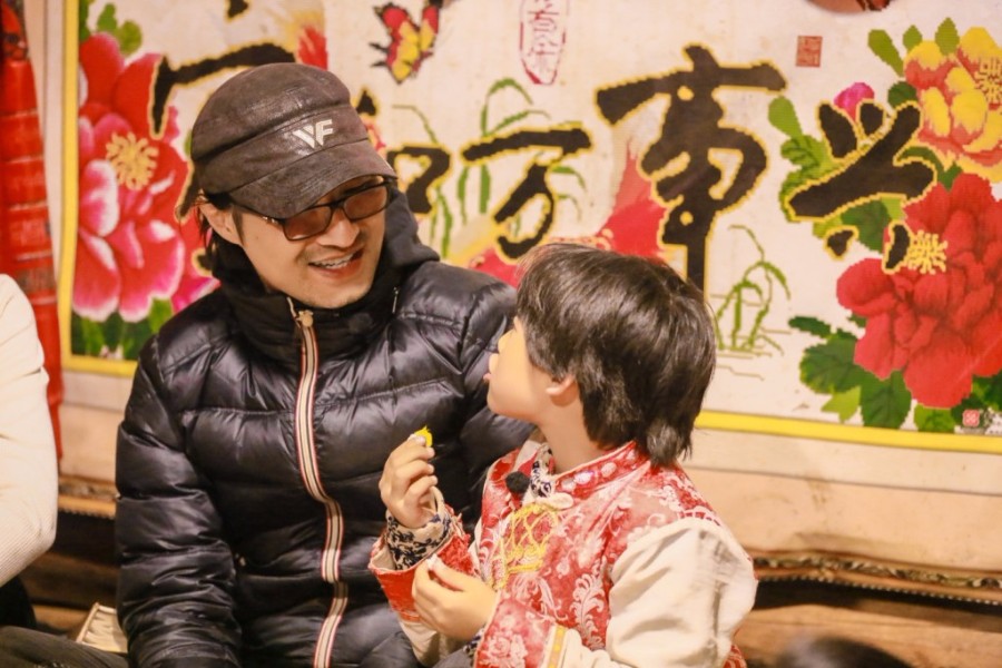 你的老师汪五岁上线了！汪峰为学生庆生承诺送钢琴