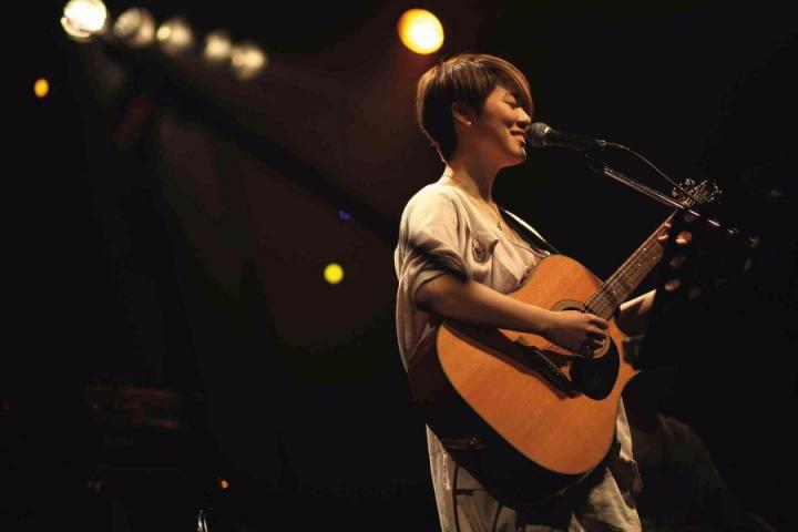 《追光者》现场版MV出炉，不同版本哪个才是最爱？